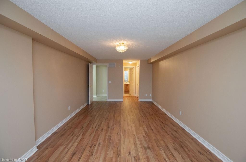 202-990 Golf Links Road, Hamilton, ON - Indoor Photo Showing Other Room