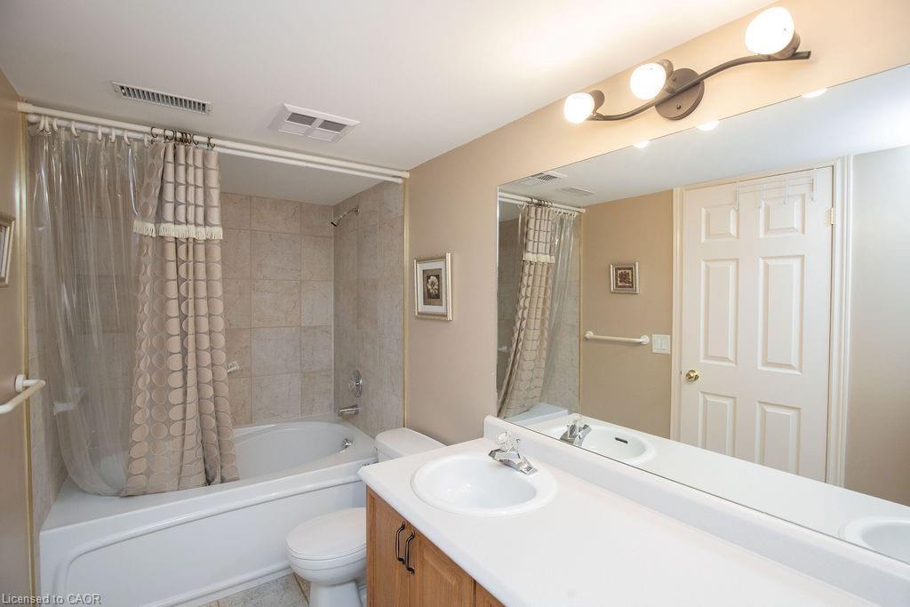 202-990 Golf Links Road, Hamilton, ON - Indoor Photo Showing Bathroom
