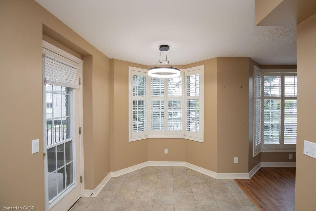 202-990 Golf Links Road, Hamilton, ON - Indoor Photo Showing Other Room