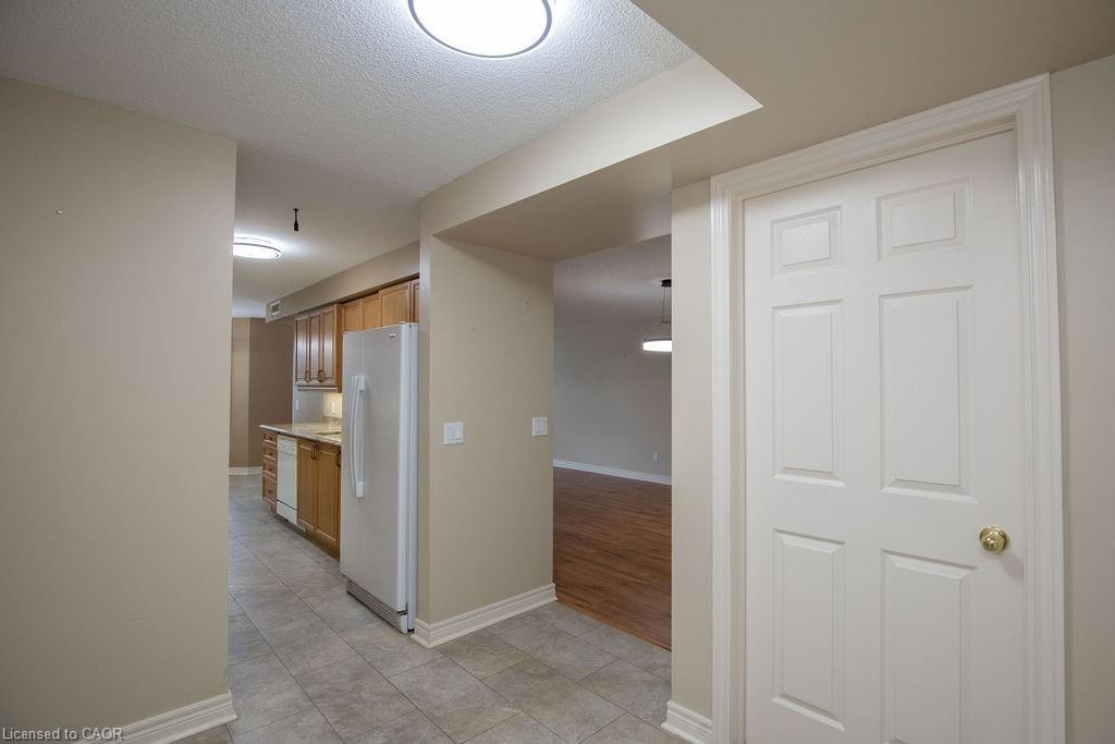 202-990 Golf Links Road, Hamilton, ON - Indoor Photo Showing Other Room