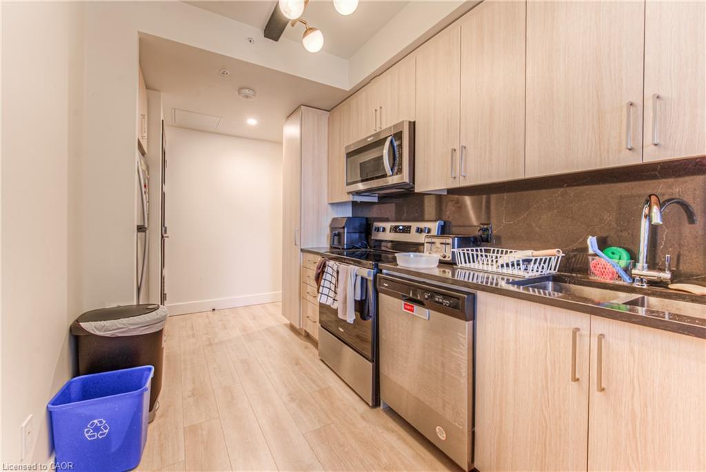 1210-145 Columbia Street W, Waterloo, ON - Indoor Photo Showing Kitchen With Double Sink