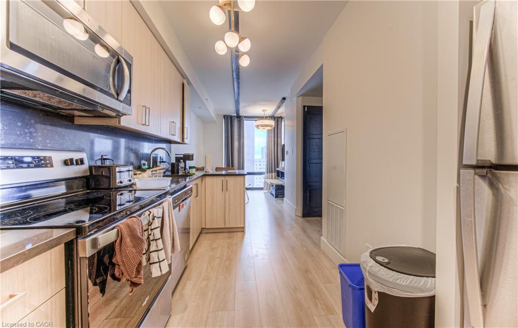 1210-145 Columbia Street W, Waterloo, ON - Indoor Photo Showing Kitchen