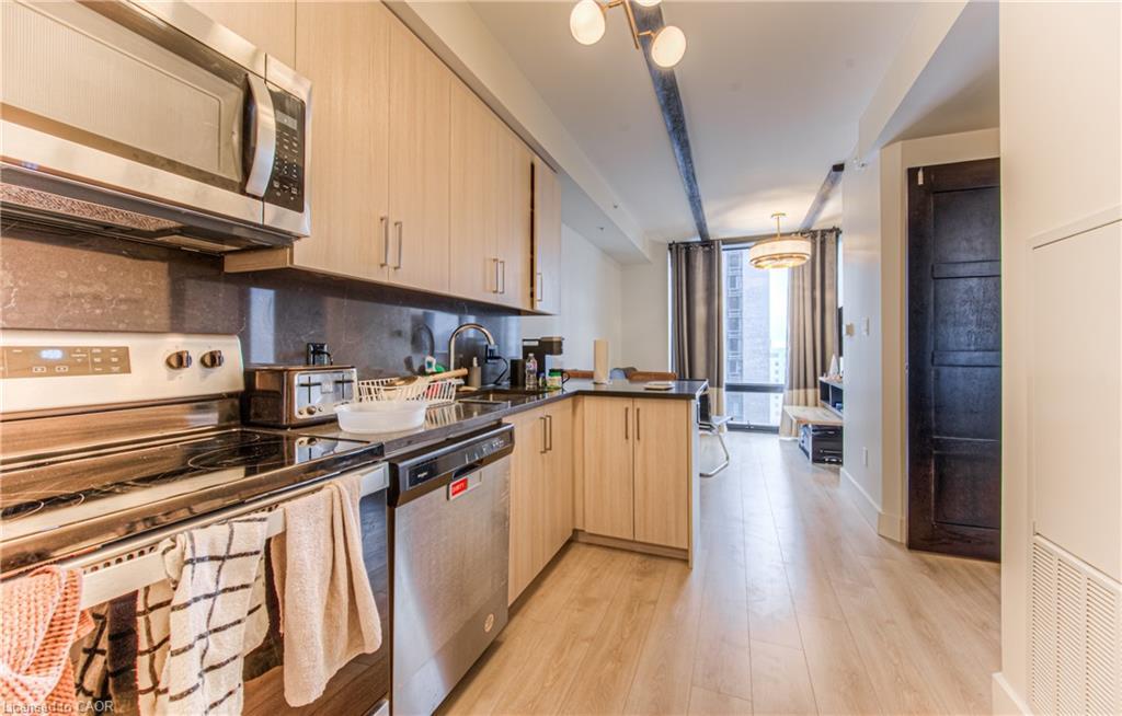 1210-145 Columbia Street W, Waterloo, ON - Indoor Photo Showing Kitchen