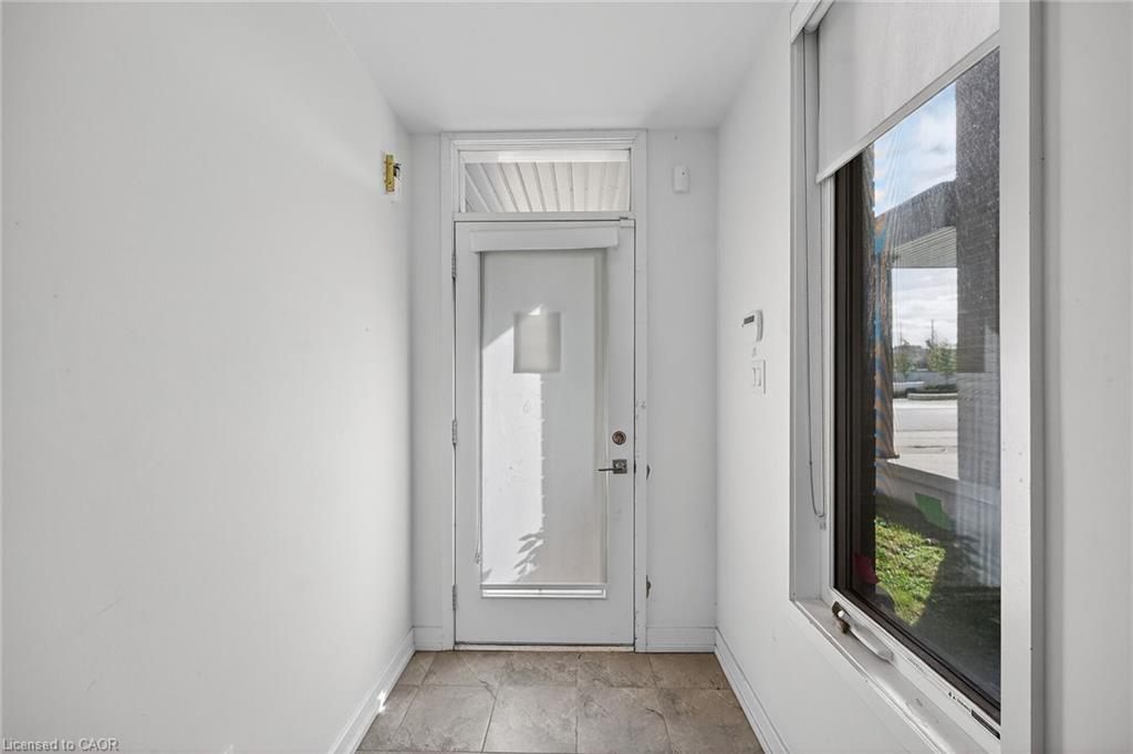 205 Sabina Drive, Oakville, ON - Indoor Photo Showing Other Room