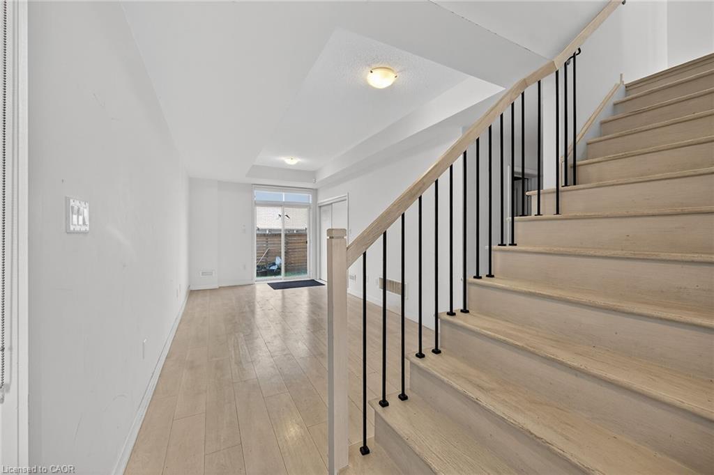 205 Sabina Drive, Oakville, ON - Indoor Photo Showing Other Room