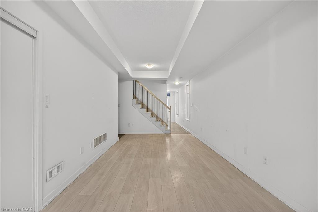 205 Sabina Drive, Oakville, ON - Indoor Photo Showing Other Room