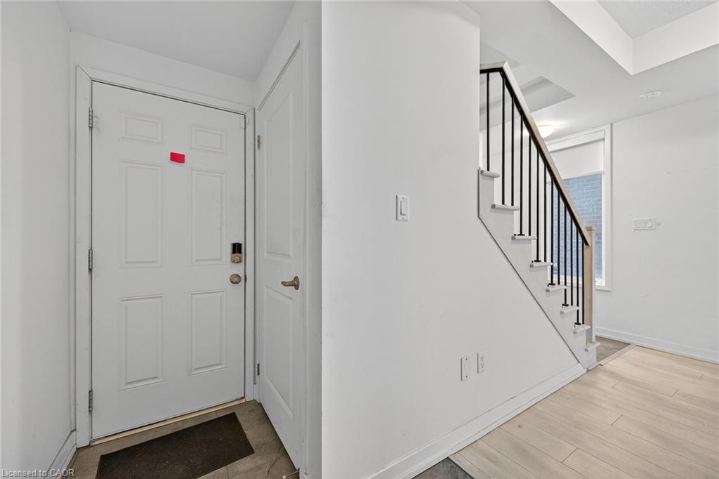 205 Sabina Drive, Oakville, ON - Indoor Photo Showing Other Room