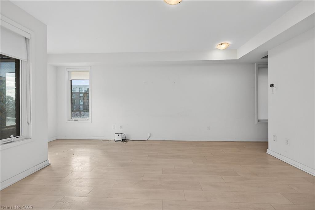 205 Sabina Drive, Oakville, ON - Indoor Photo Showing Other Room