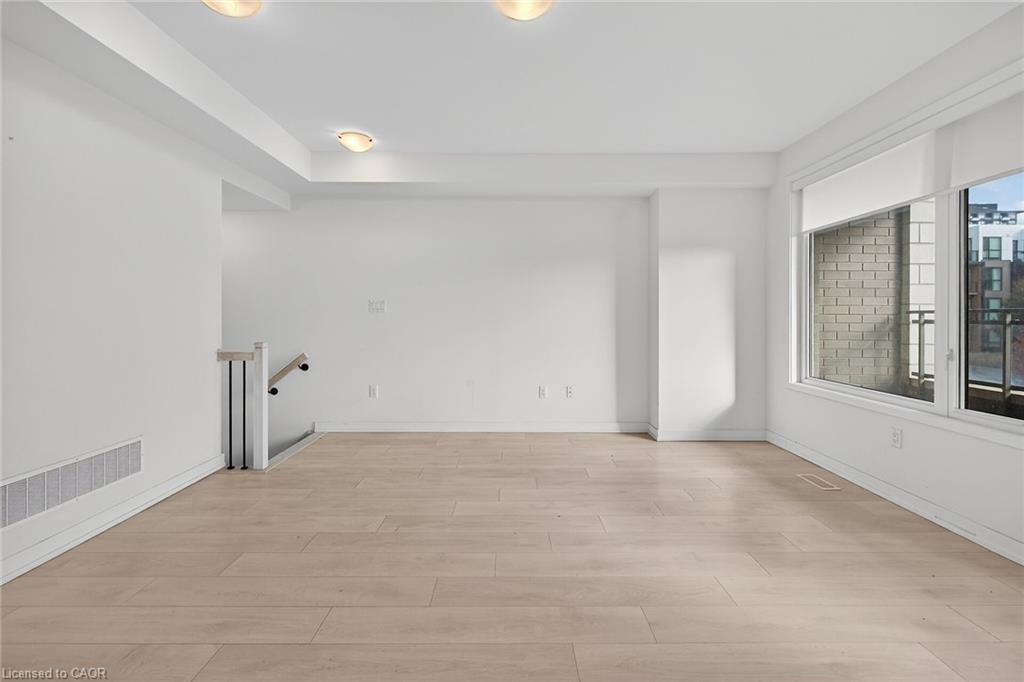 205 Sabina Drive, Oakville, ON - Indoor Photo Showing Other Room