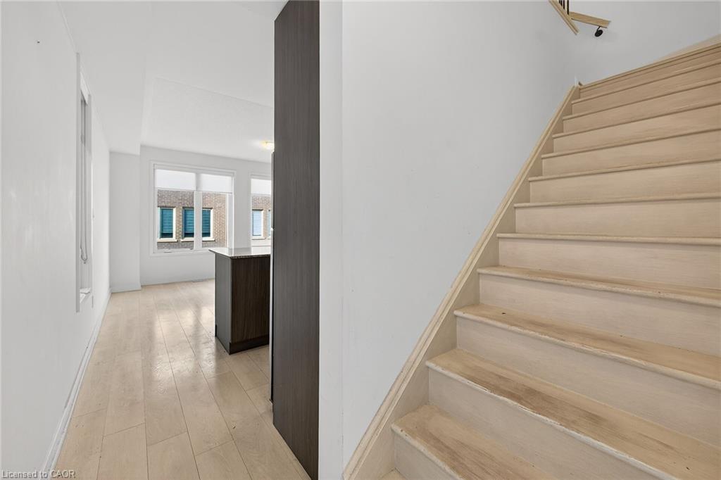 205 Sabina Drive, Oakville, ON - Indoor Photo Showing Other Room