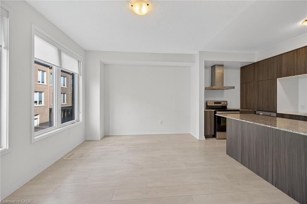 205 Sabina Drive, Oakville, ON - Indoor Photo Showing Kitchen