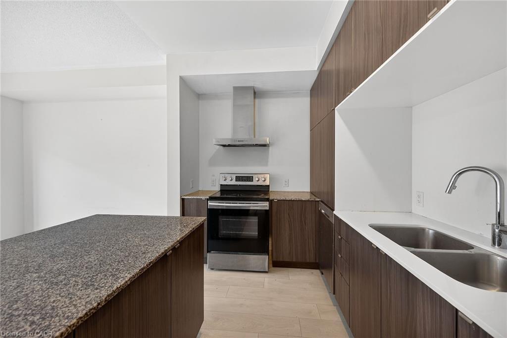 205 Sabina Drive, Oakville, ON - Indoor Photo Showing Kitchen With Double Sink