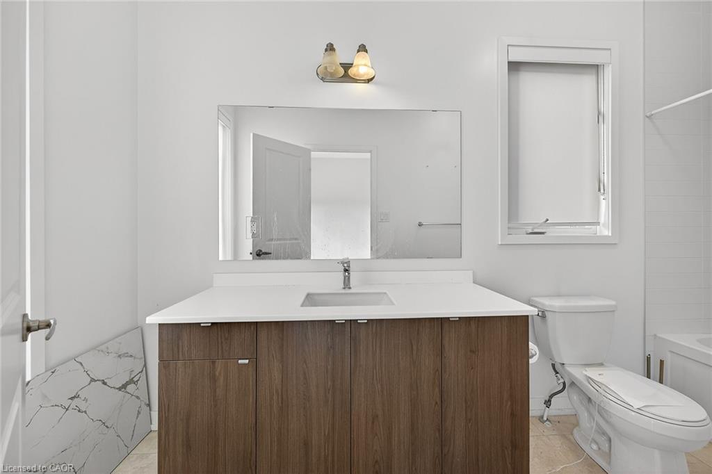 205 Sabina Drive, Oakville, ON - Indoor Photo Showing Bathroom