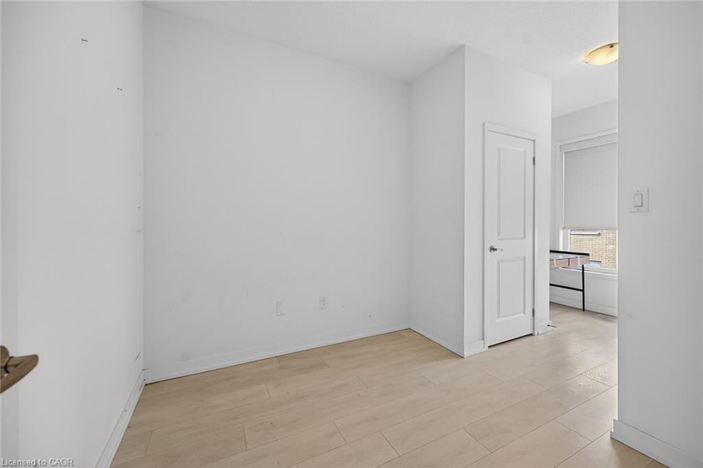 205 Sabina Drive, Oakville, ON - Indoor Photo Showing Other Room