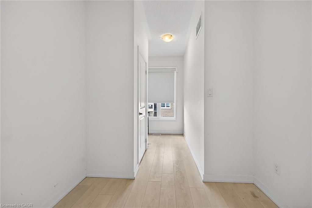 205 Sabina Drive, Oakville, ON - Indoor Photo Showing Other Room