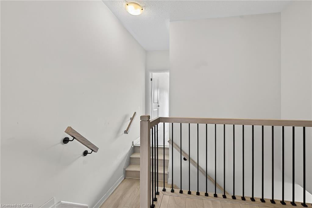 205 Sabina Drive, Oakville, ON - Indoor Photo Showing Other Room