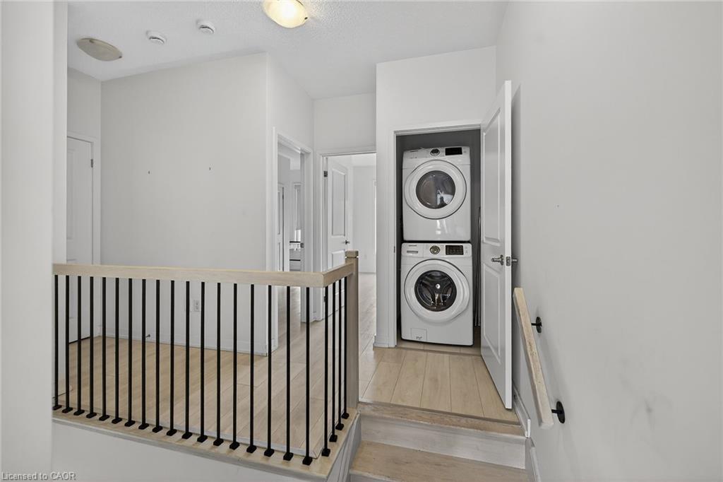 205 Sabina Drive, Oakville, ON - Indoor Photo Showing Laundry Room