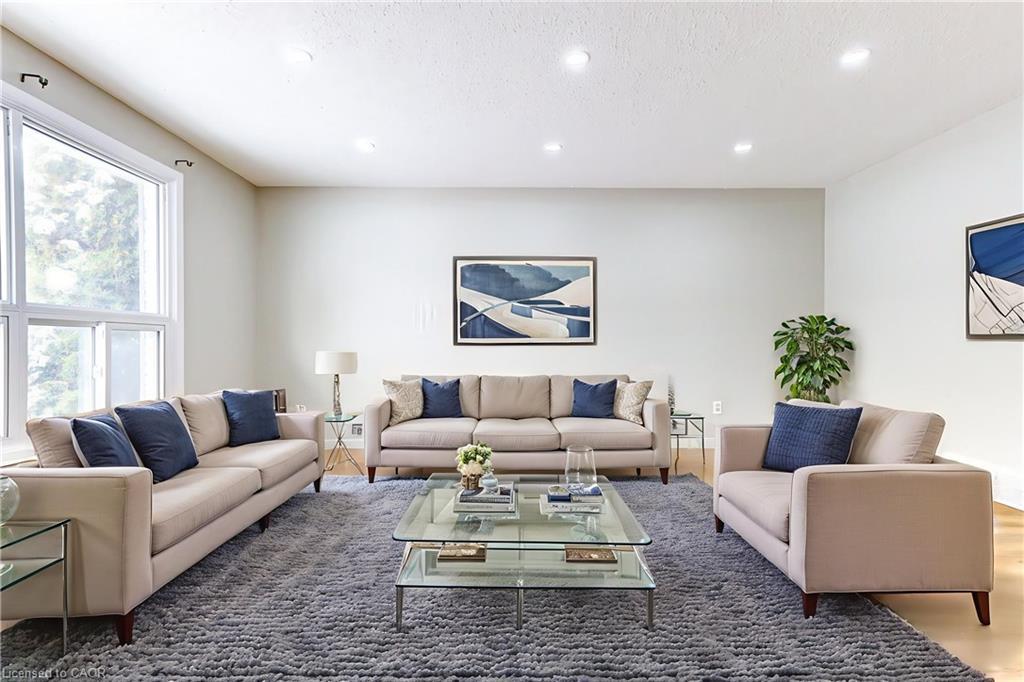 30A Helene Crescent, Waterloo, ON - Indoor Photo Showing Living Room