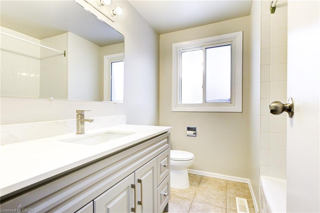 30A Helene Crescent, Waterloo, ON - Indoor Photo Showing Bathroom
