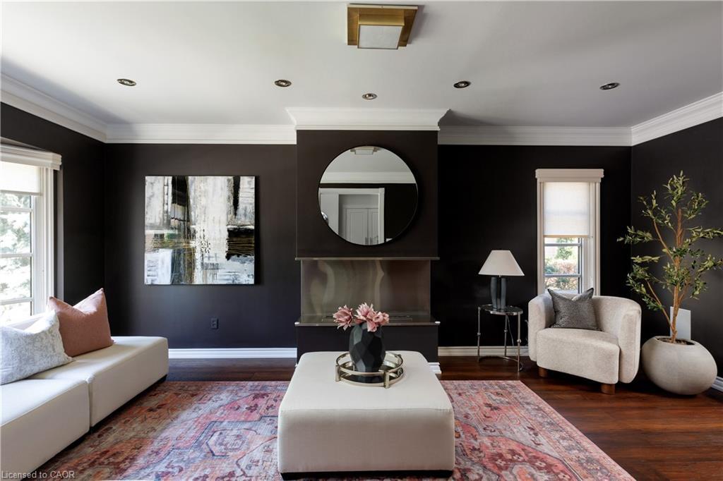 262 Mary Street, Oakville, ON - Indoor Photo Showing Living Room