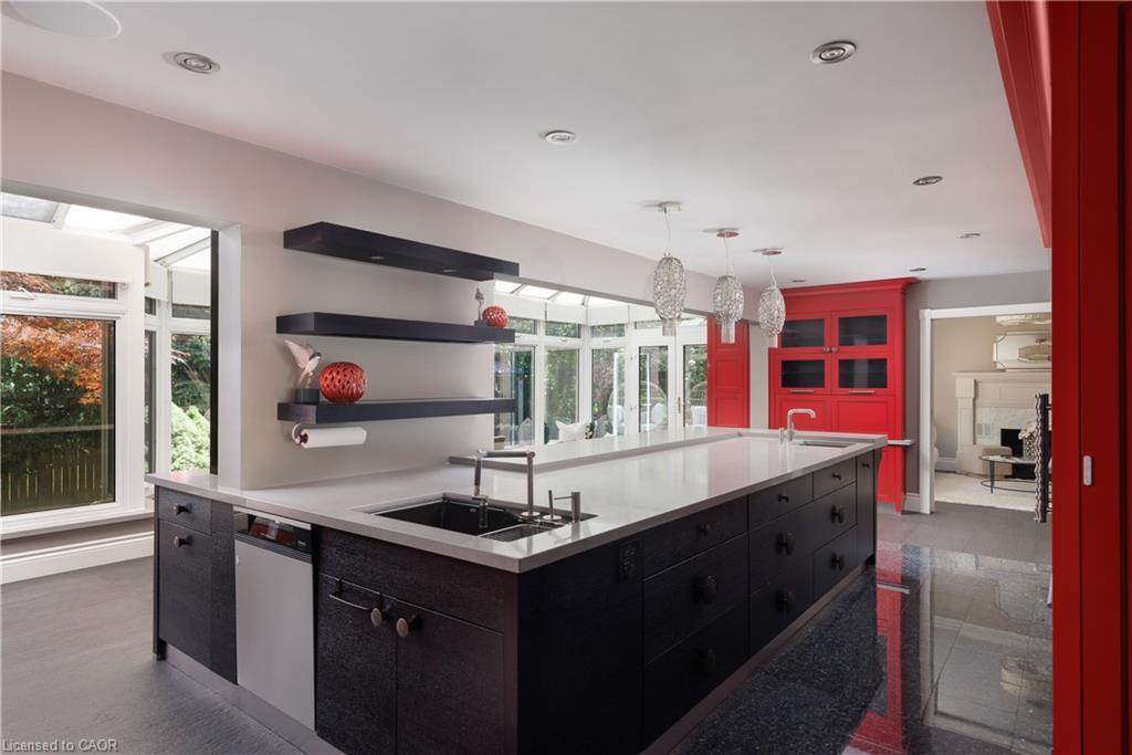 262 Mary Street, Oakville, ON - Indoor Photo Showing Kitchen With Double Sink