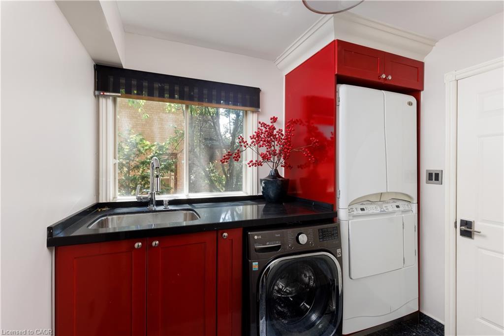 262 Mary Street, Oakville, ON - Indoor Photo Showing Laundry Room