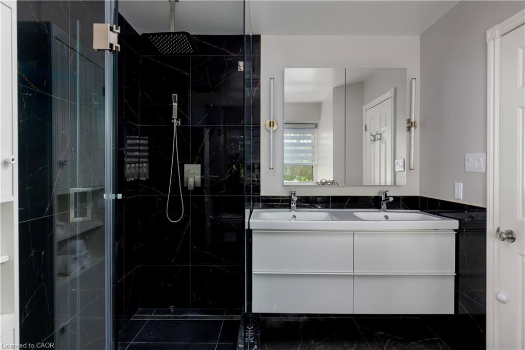 262 Mary Street, Oakville, ON - Indoor Photo Showing Bathroom