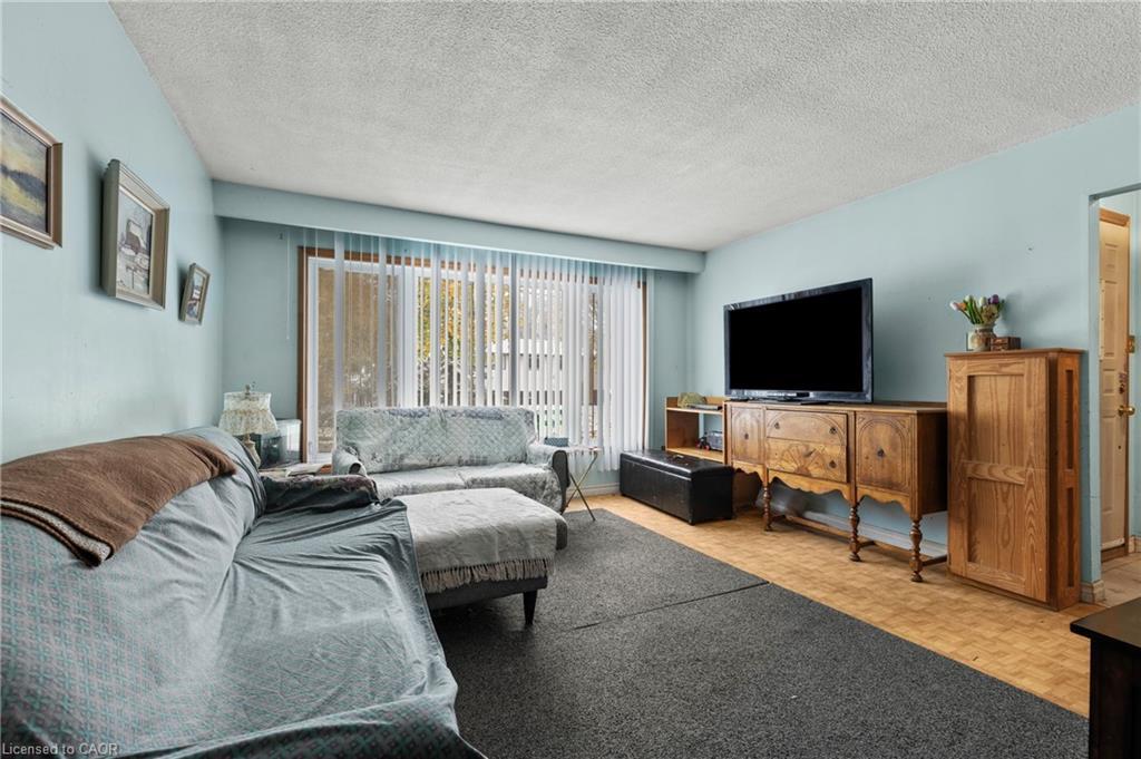 11 Torlake Street, Hamilton, ON - Indoor