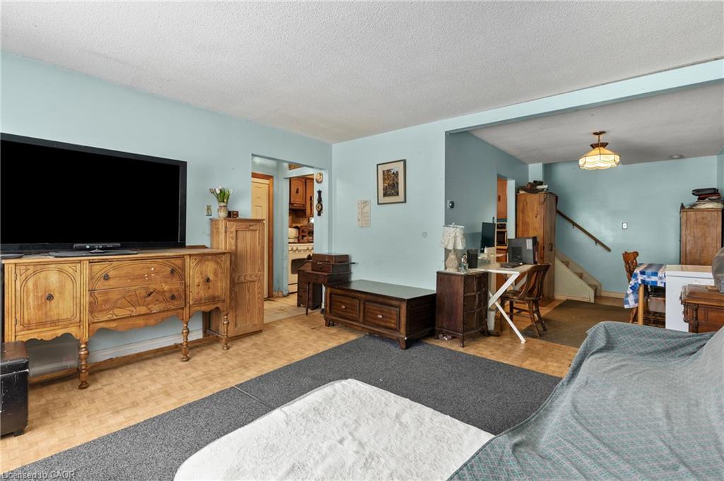 11 Torlake Street, Hamilton, ON - Indoor