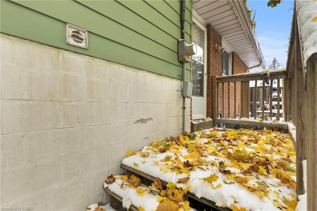 11 Torlake Street, Hamilton, ON - Outdoor