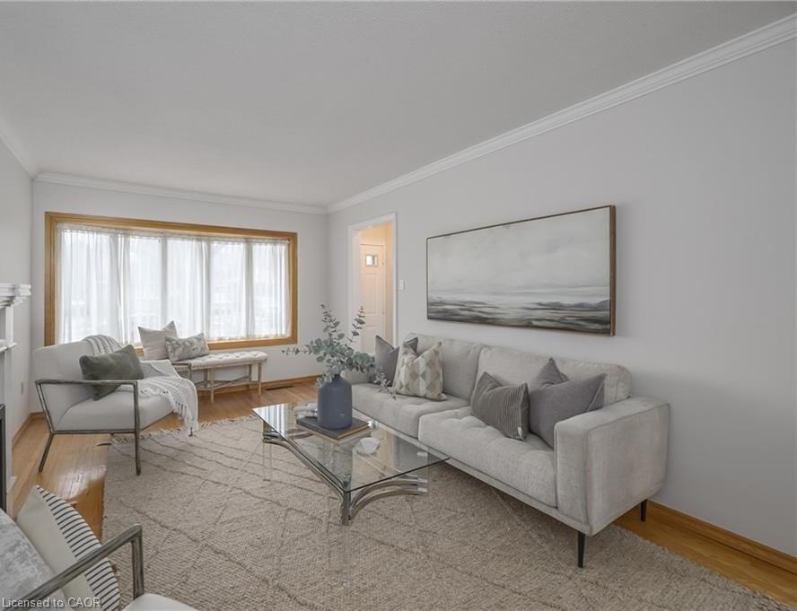 619 Ross Street, London, ON - Indoor Photo Showing Living Room