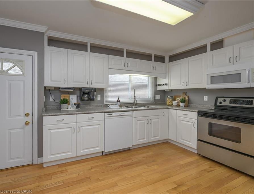 619 Ross Street, London, ON - Indoor Photo Showing Kitchen With Double Sink