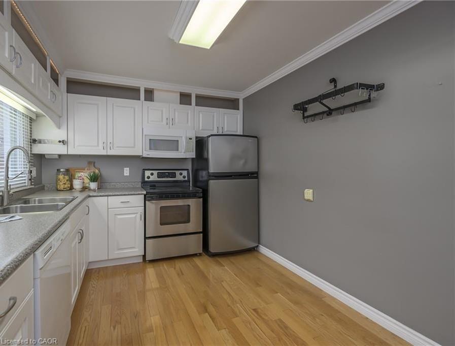 619 Ross Street, London, ON - Indoor Photo Showing Kitchen With Double Sink