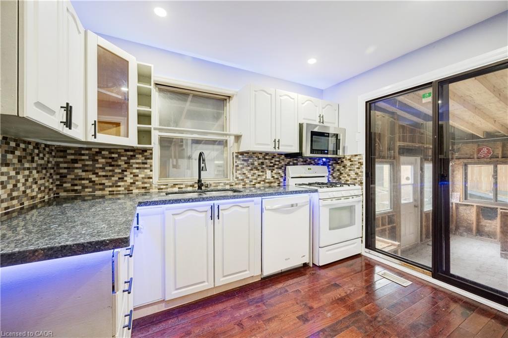 61 Clarence Street, Brampton, ON - Indoor Photo Showing Kitchen