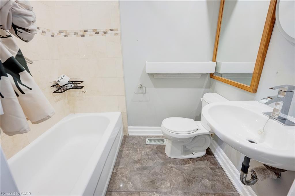 61 Clarence Street, Brampton, ON - Indoor Photo Showing Bathroom