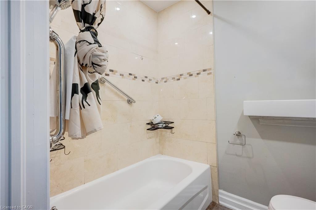 61 Clarence Street, Brampton, ON - Indoor Photo Showing Bathroom