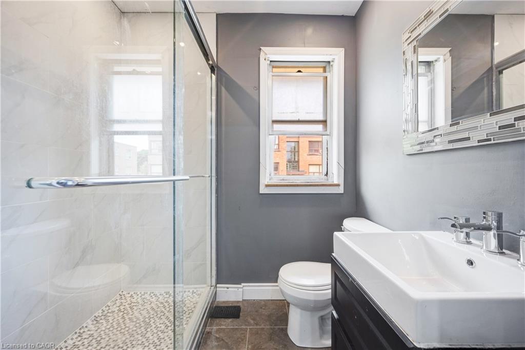 61 Clarence Street, Brampton, ON - Indoor Photo Showing Bathroom