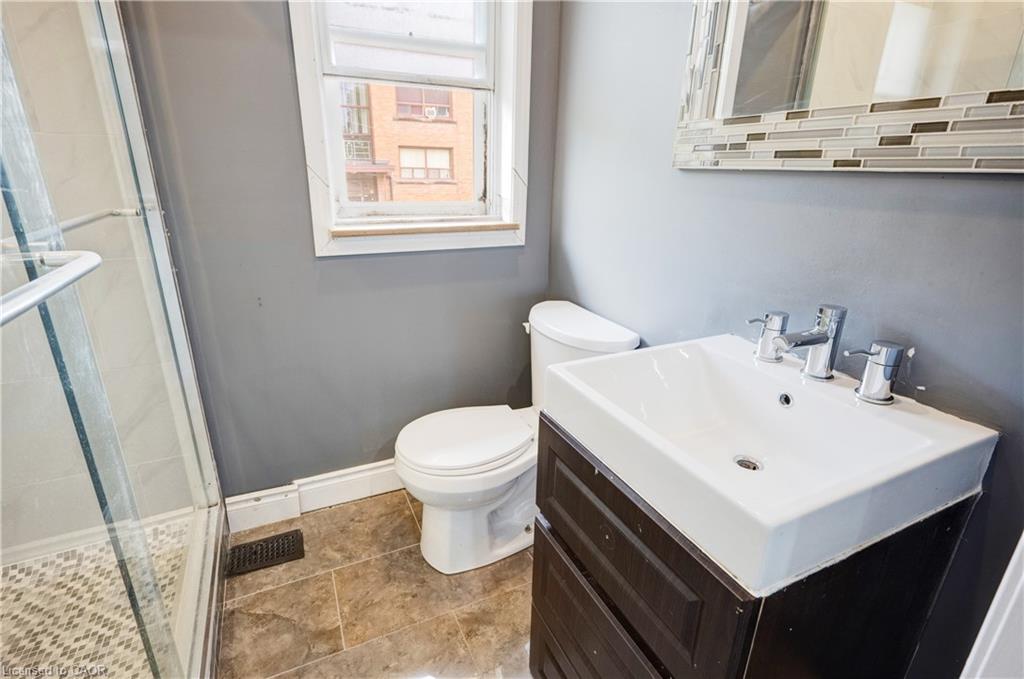 61 Clarence Street, Brampton, ON - Indoor Photo Showing Bathroom