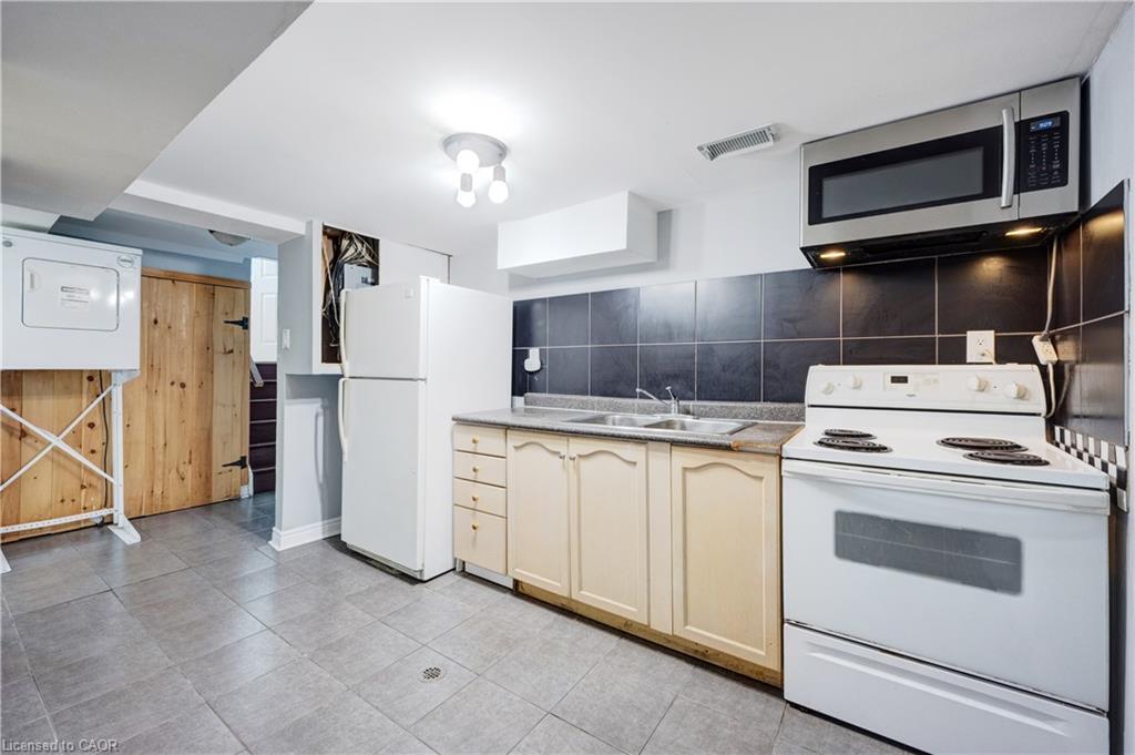 61 Clarence Street, Brampton, ON - Indoor Photo Showing Kitchen