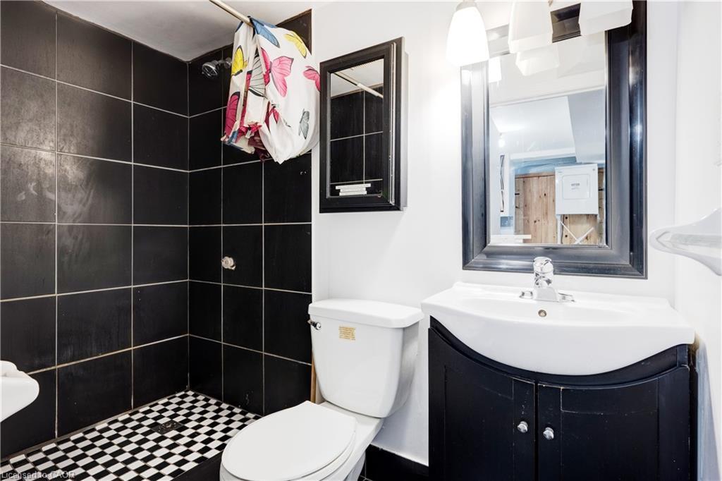 61 Clarence Street, Brampton, ON - Indoor Photo Showing Bathroom