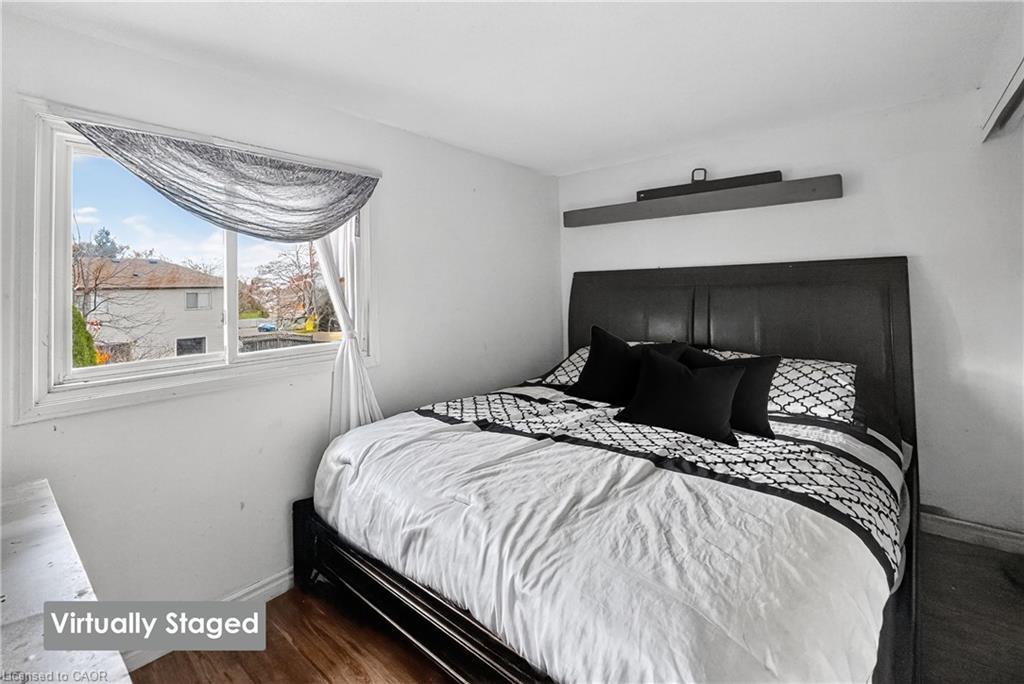 4 Pleasant Grove Terrace, Grimsby, ON - Indoor Photo Showing Bedroom