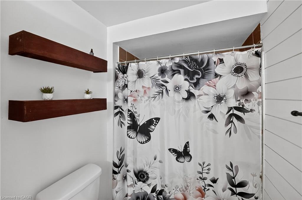 4 Pleasant Grove Terrace, Grimsby, ON - Indoor Photo Showing Bathroom