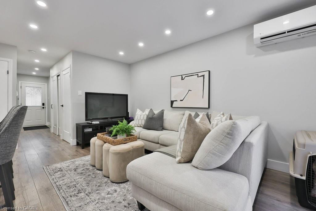 23-5017 Pinedale Avenue, Burlington, ON - Indoor