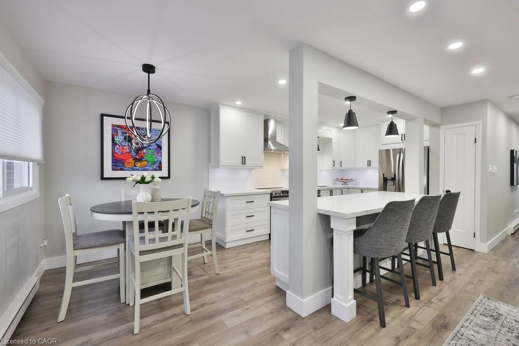 23-5017 Pinedale Avenue, Burlington, ON - Indoor Photo Showing Dining Room