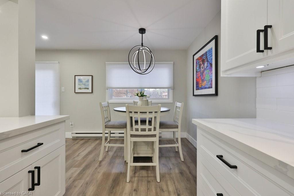 23-5017 Pinedale Avenue, Burlington, ON - Indoor Photo Showing Dining Room