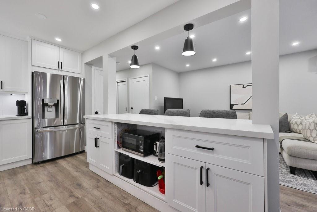 23-5017 Pinedale Avenue, Burlington, ON - Indoor Photo Showing Kitchen
