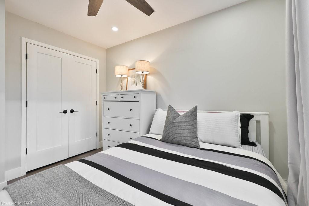 23-5017 Pinedale Avenue, Burlington, ON - Indoor Photo Showing Bedroom