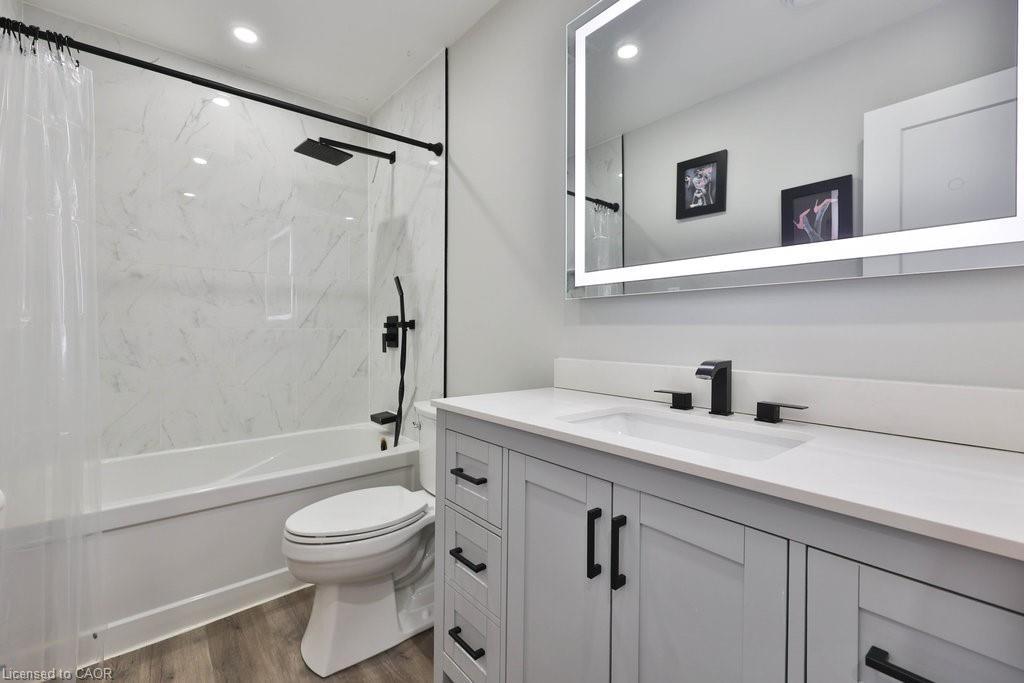 23-5017 Pinedale Avenue, Burlington, ON - Indoor Photo Showing Bathroom