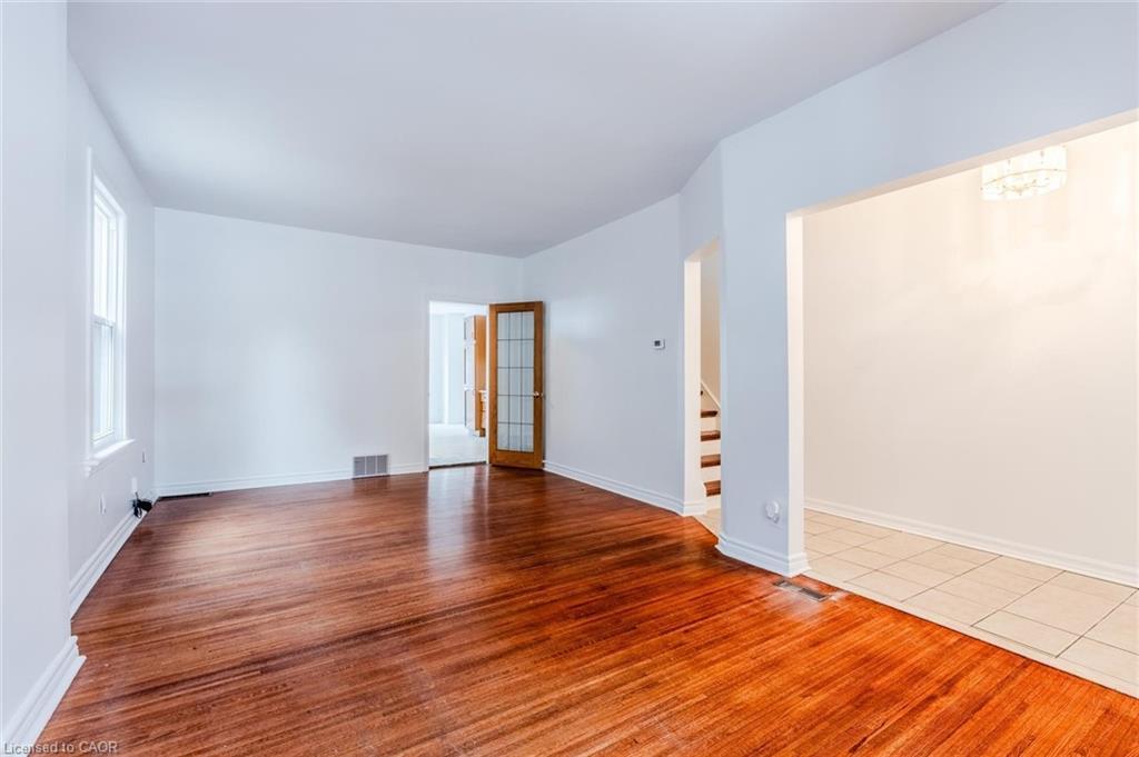 49 Myrtle Avenue, Hamilton, ON - Indoor Photo Showing Other Room