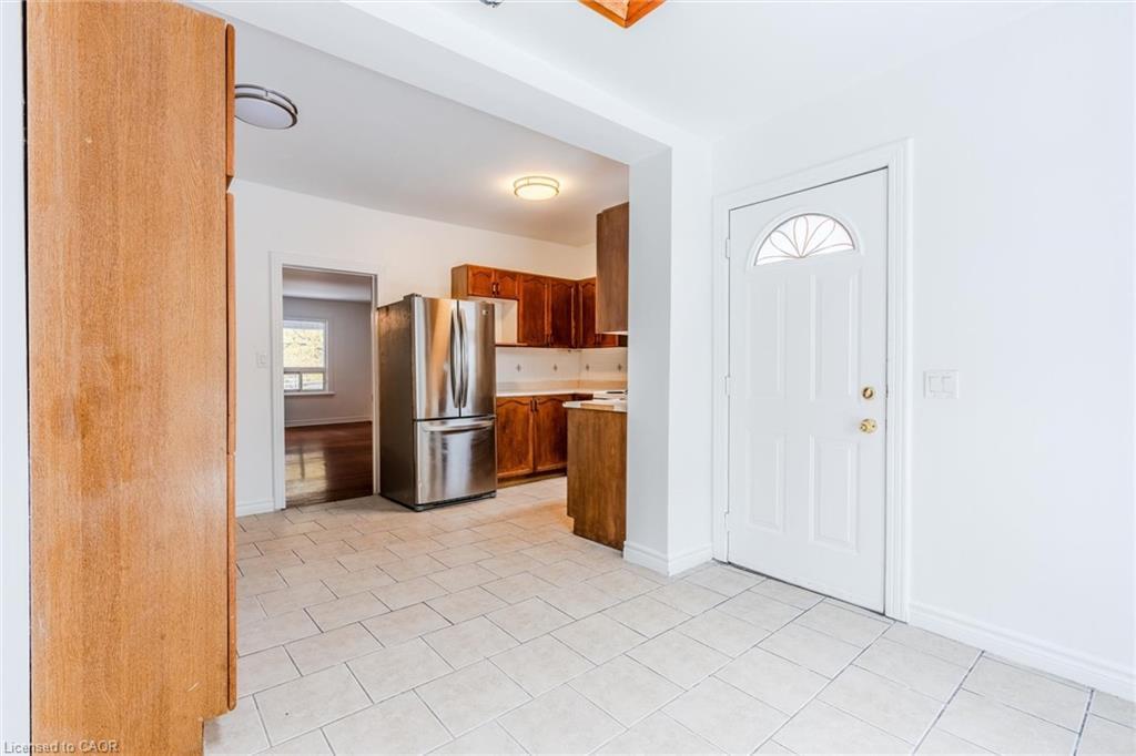 49 Myrtle Avenue, Hamilton, ON - Indoor Photo Showing Kitchen